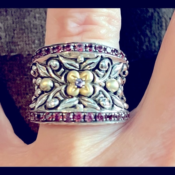 Rare Barbara Bixby Pink Garnet One Black Sapphire in the Middle of the 18k Gold